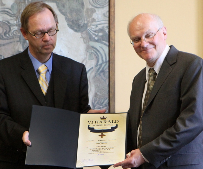 Trond Petersen receiving award