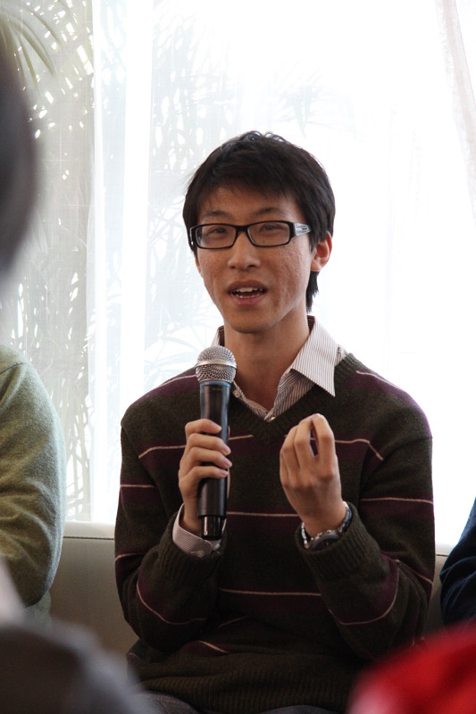 yueran zhang speaking at an event